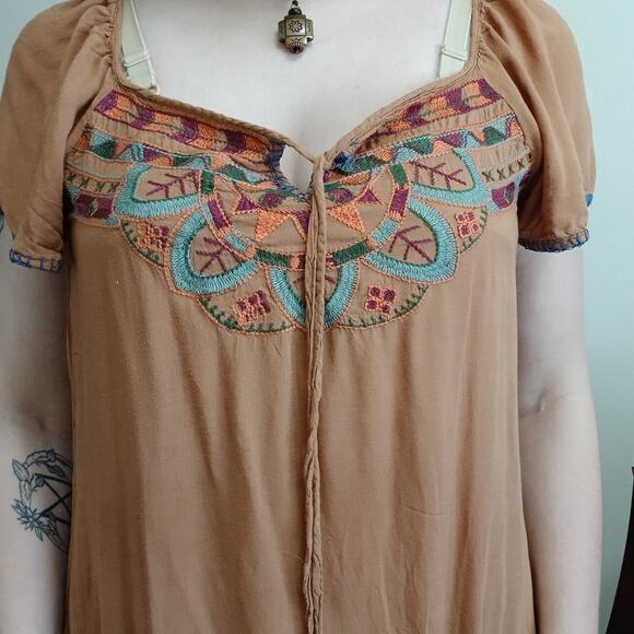 Boho/western tan embroidered blouse, size small/medium - Picture 3 of 4